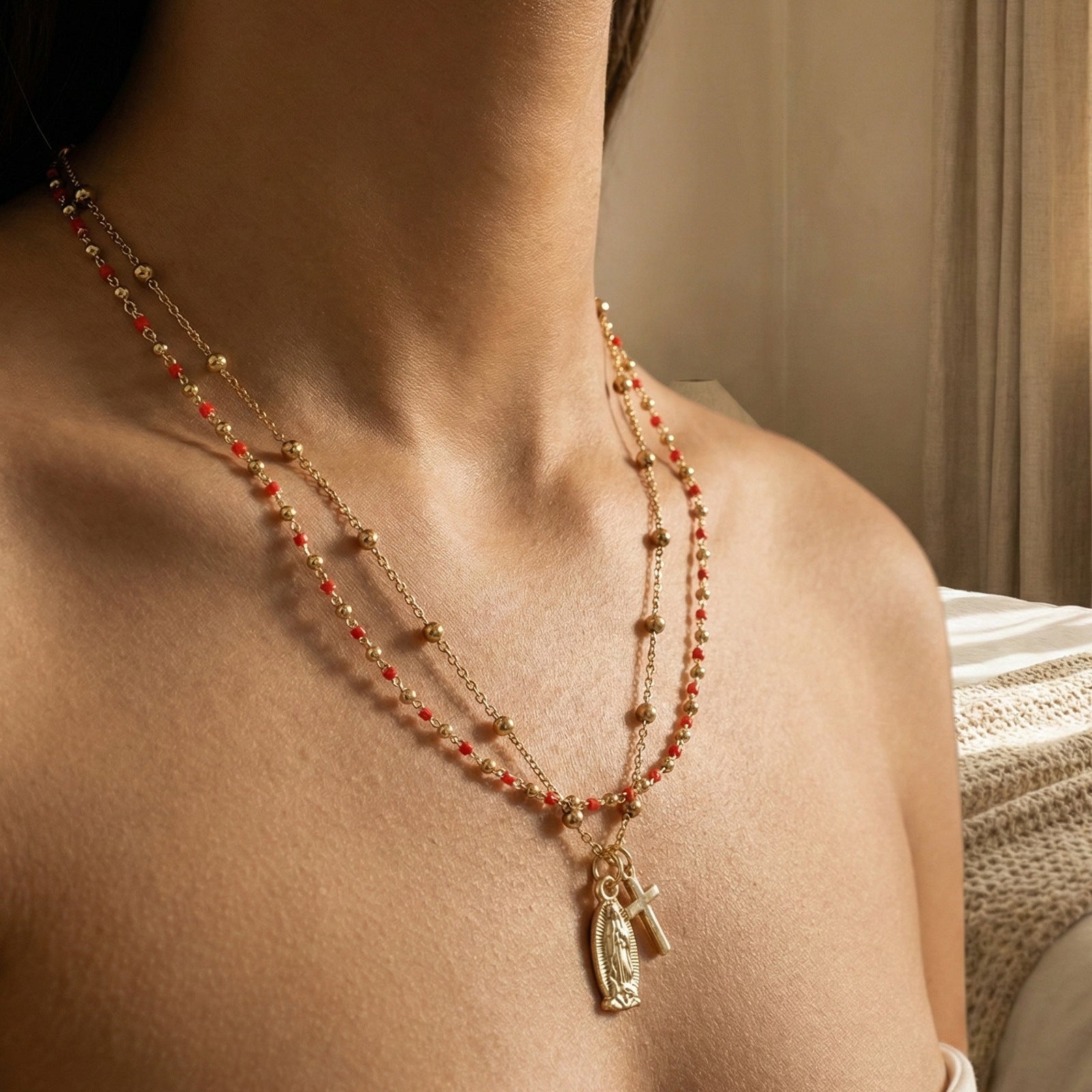 Handmade Beaded Red And Gold Double-Layer Necklace قلادة مصنوعة يدوياً من الخرز الأحمر والذهبي بطبقتين