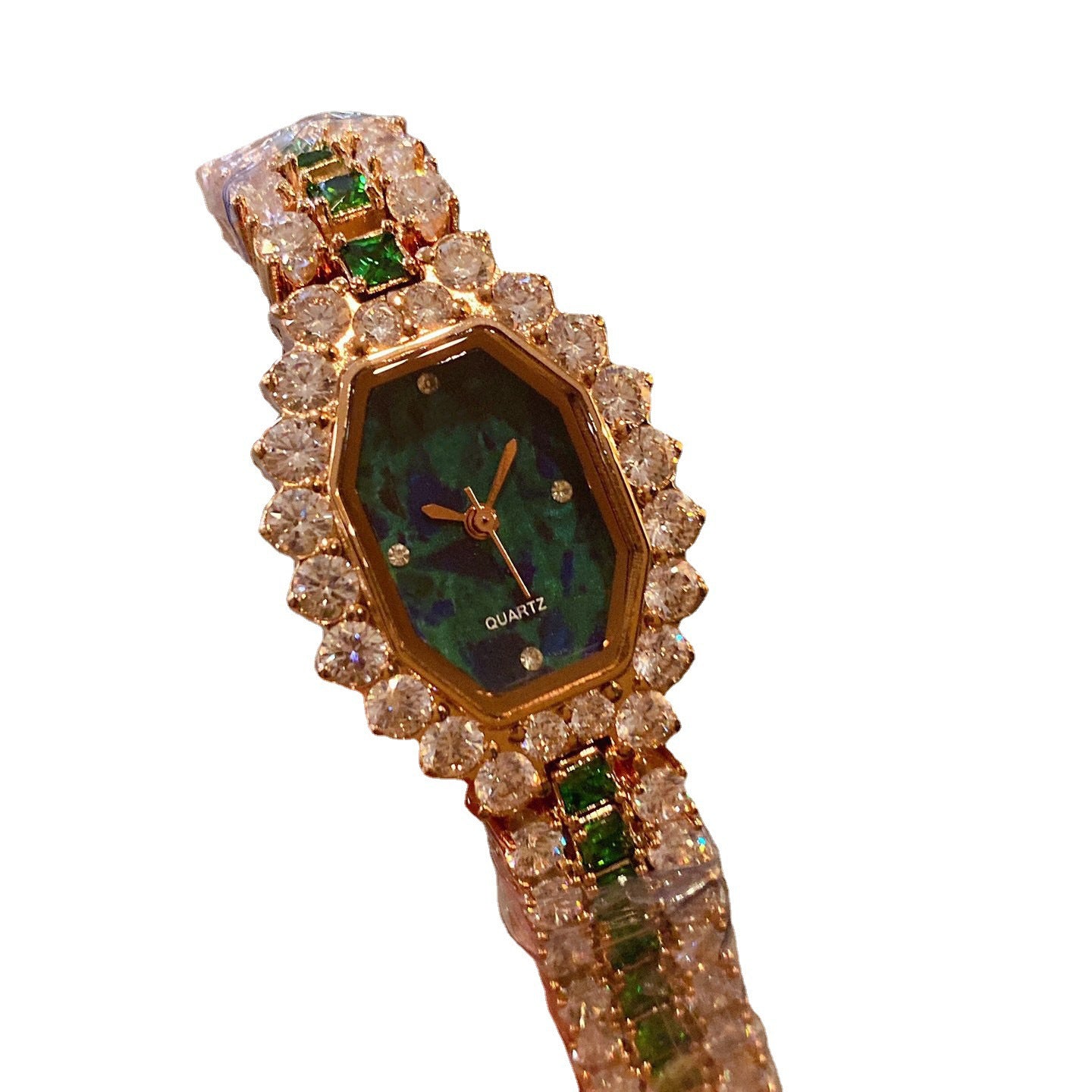 Dial Wine Barrel Type Full Diamond Green Watch ساعة يد خضراء مرصعة بالألماس الكامل، بتصميم برميل نبيذ