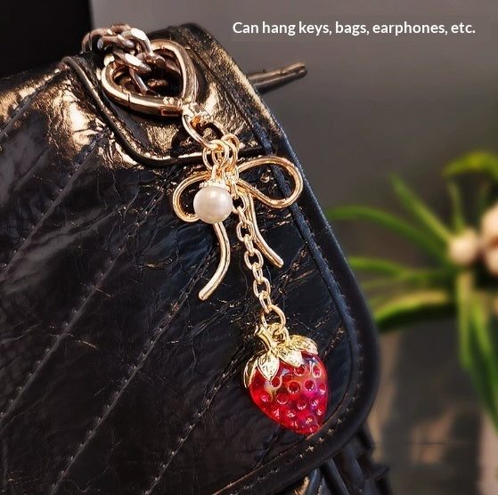 Fresh, Versatile Transparent Strawberry Phone Charmkeychain     سلسلة مفاتيح على شكل فراولة شفافة ومنعشة ومتعددة الاستخدامات للهاتف