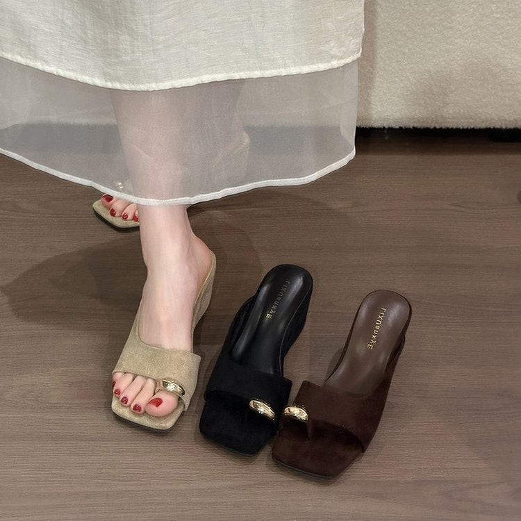 Elegant Premium Square Toe Metal Buckle Toe Loop Slide Sandals For Women, Minimalist Suede Designer Casual Mule Slippers صندل نسائي أنيق فاخر ذو مقدمة مربعة وإبزيم معدني وحلقة إصبع، شبشب مفتوح من الخلف بتصميم بسيط من جلد الغزال