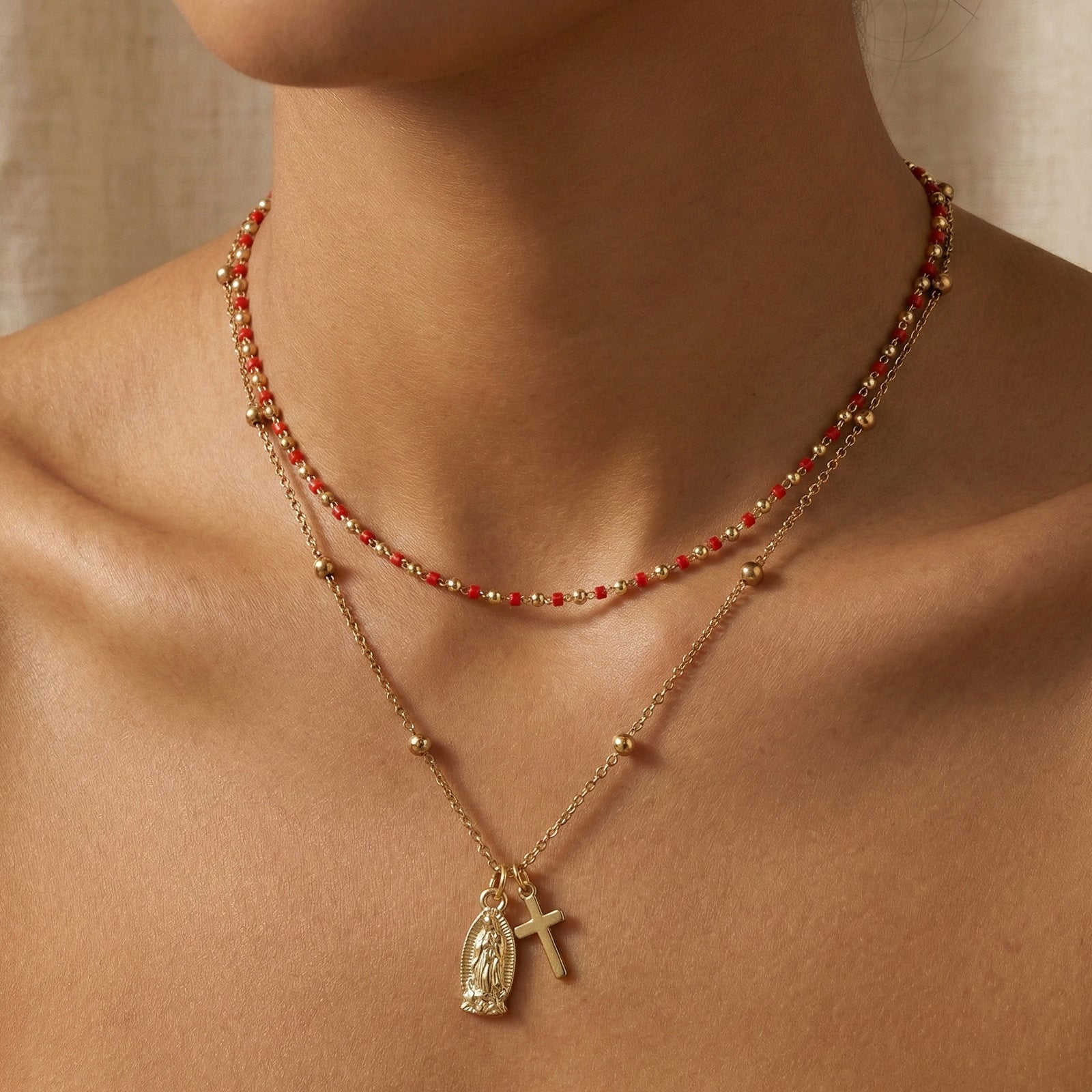 Handmade Beaded Red And Gold Double-Layer Necklace قلادة مصنوعة يدوياً من الخرز الأحمر والذهبي بطبقتين