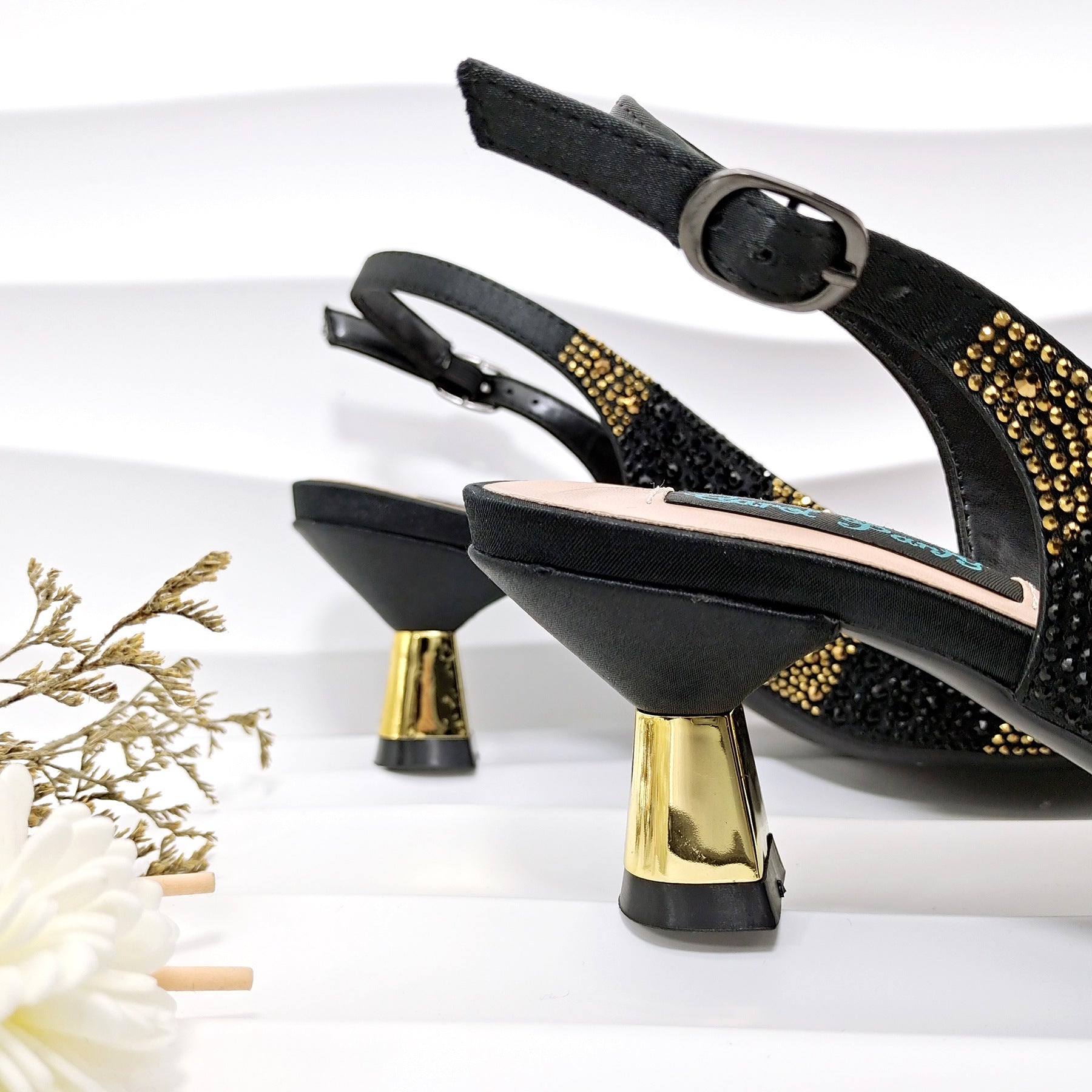 Elegant Women's Shoes And Bags Suit أحذية وحقائب نسائية أنيقة