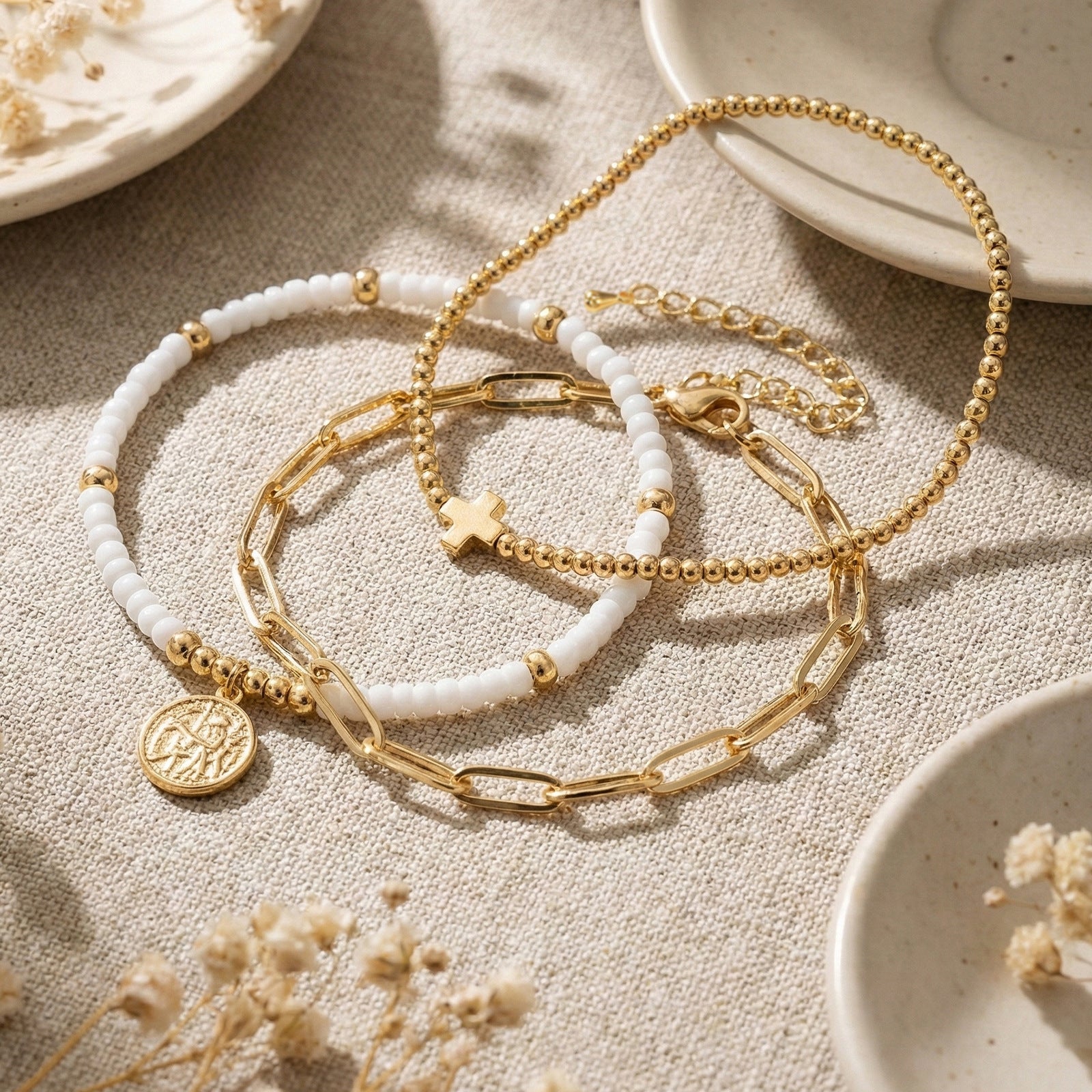 Adjustable Multi-Layer Gold Bead Heart Charm Bracelet سوار قابل للتعديل متعدد الطبقات مزين بخرز ذهبي على شكل قلب