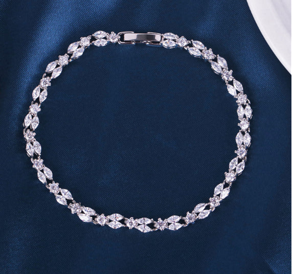 New Fashionable Simple Copper Zircon French-Style Bracelet سوار جديد أنيق وبسيط من النحاس والزركون على الطراز الفرنسي