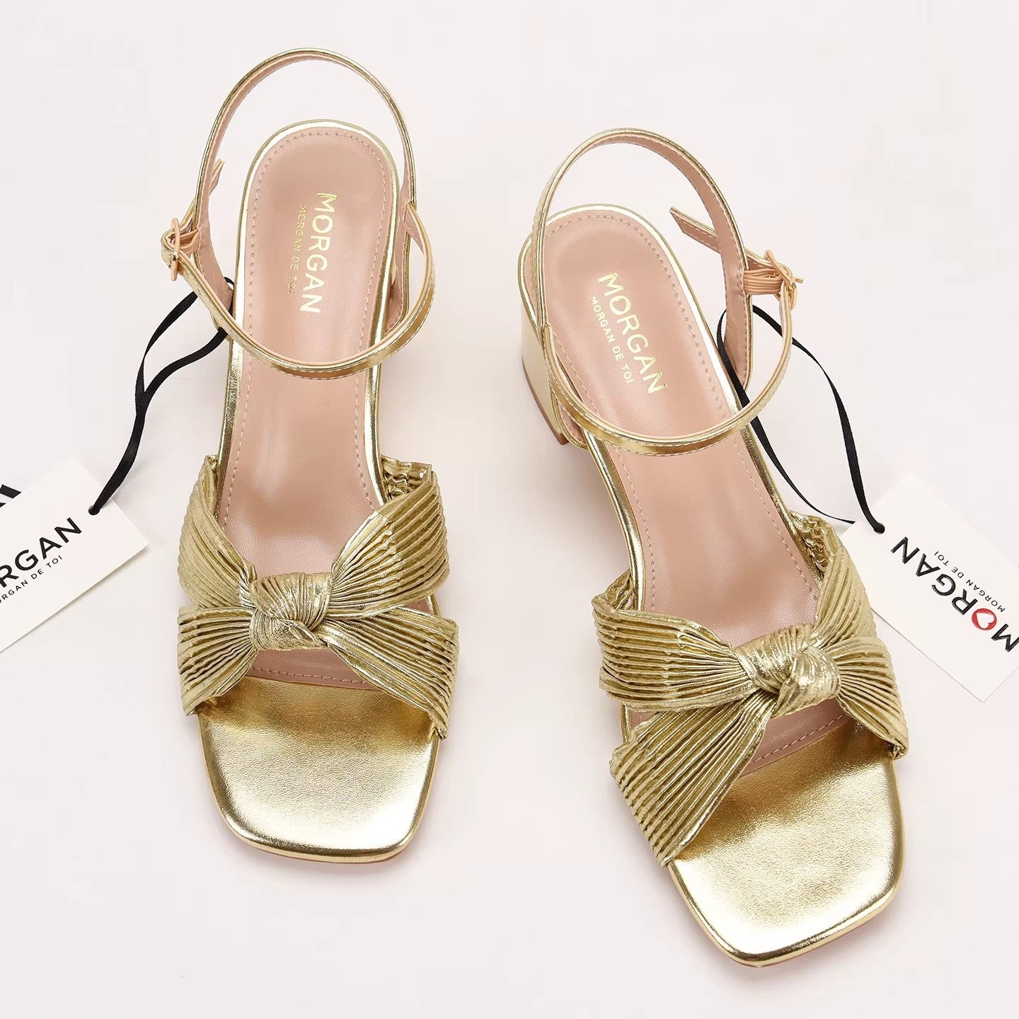 Cross-Strap Knot Square-Toe Mid-Heel Sandals صندل بكعب متوسط ومقدمة مربعة مزينة بعقدة على شكل حزام متقاطع