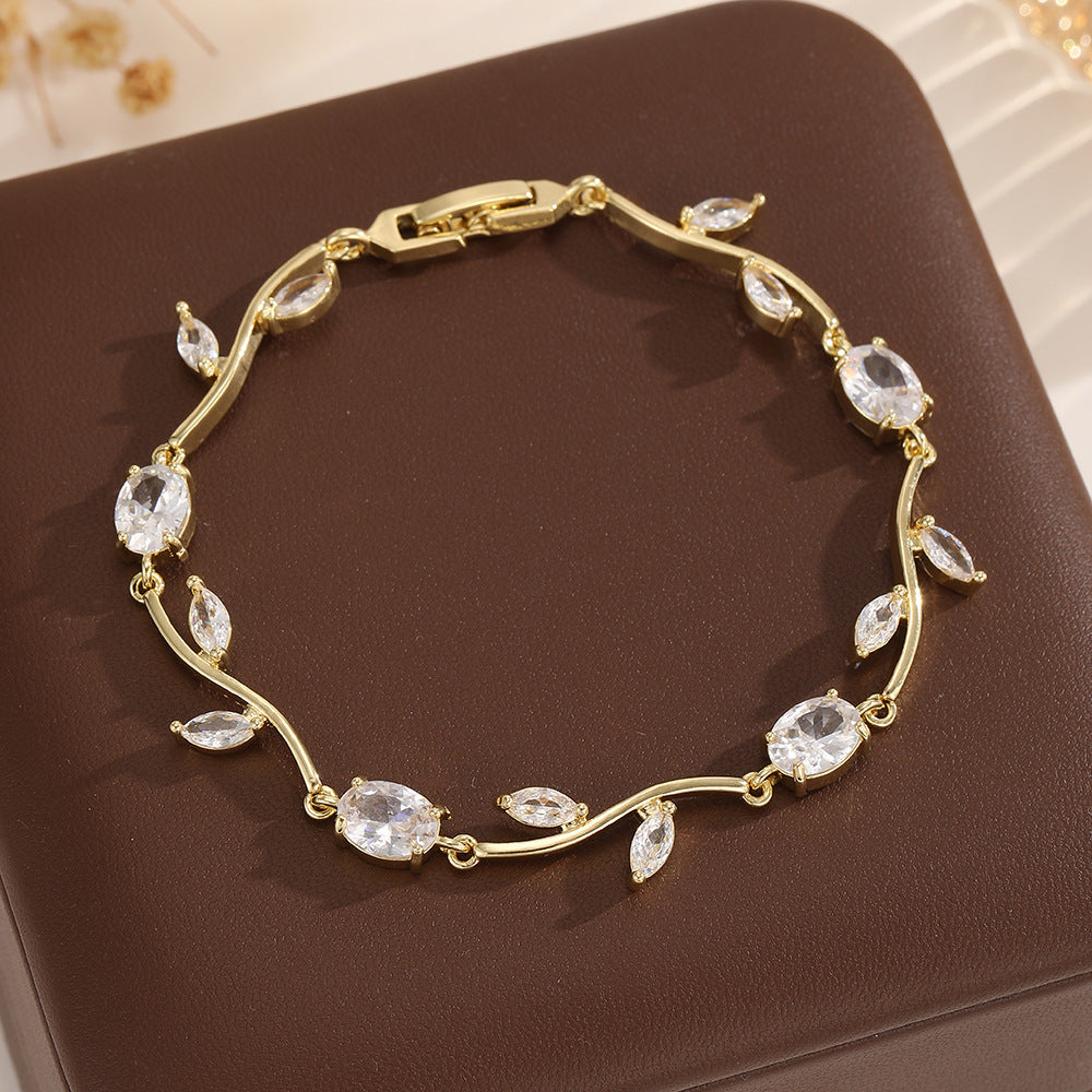 Light Luxury Rattan Leaf Zircon Bracelet For Women سوار فاخر خفيف الوزن من أوراق الروطان مرصع بالزركون للنساء