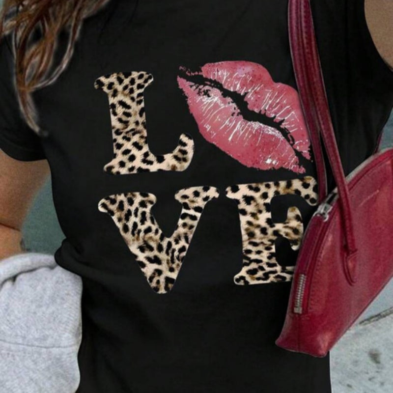 Personalized Street-style Short Crop Top With Letter Print And Short Sleeves بلوزة قصيرة بتصميم عصري مزينة بطبعة حروف وأكمام قصيرة