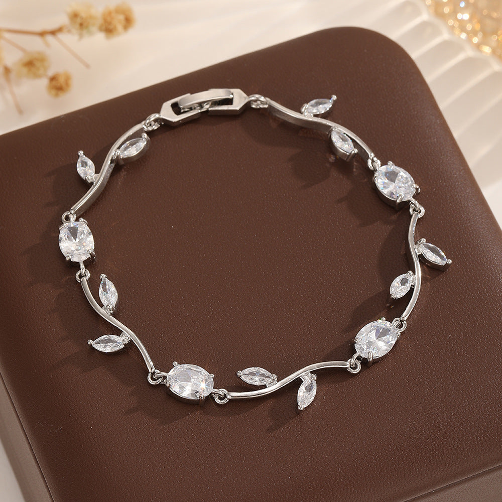 Light Luxury Rattan Leaf Zircon Bracelet For Women سوار فاخر خفيف الوزن من أوراق الروطان مرصع بالزركون للنساء