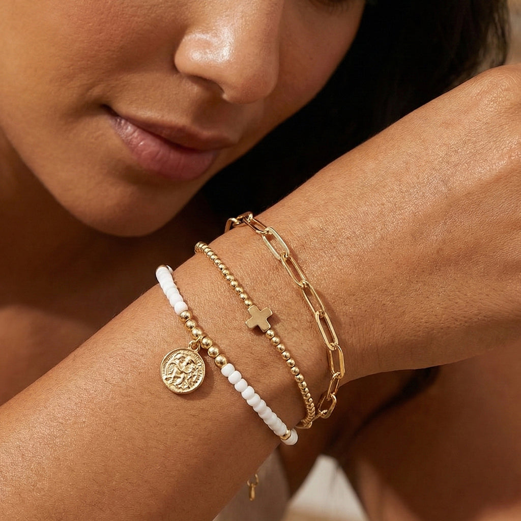Adjustable Multi-Layer Gold Bead Heart Charm Bracelet سوار قابل للتعديل متعدد الطبقات مزين بخرز ذهبي على شكل قلب