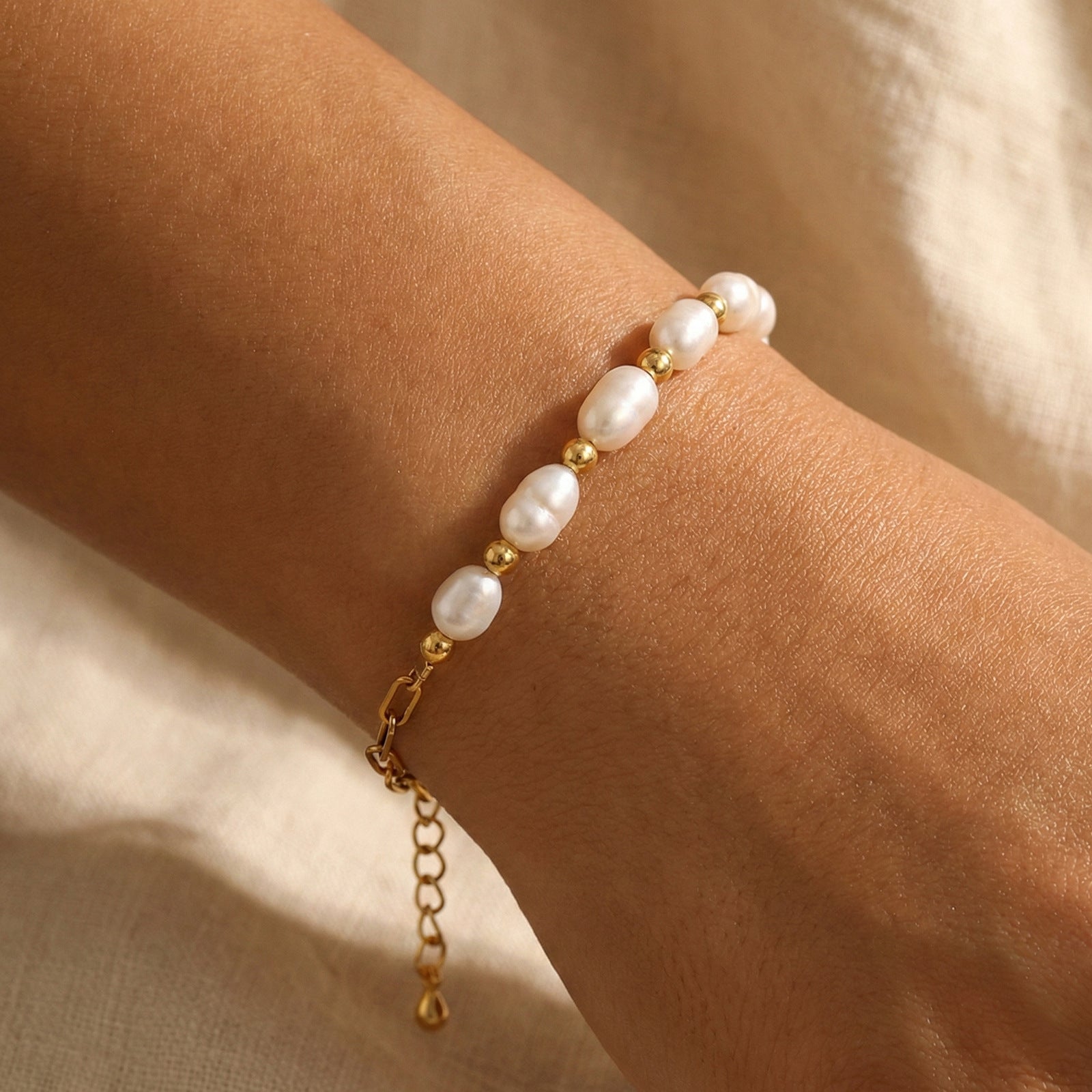 Niche High-end Freshwater Pearl Bracelet سوار من اللؤلؤ الطبيعي الفاخر