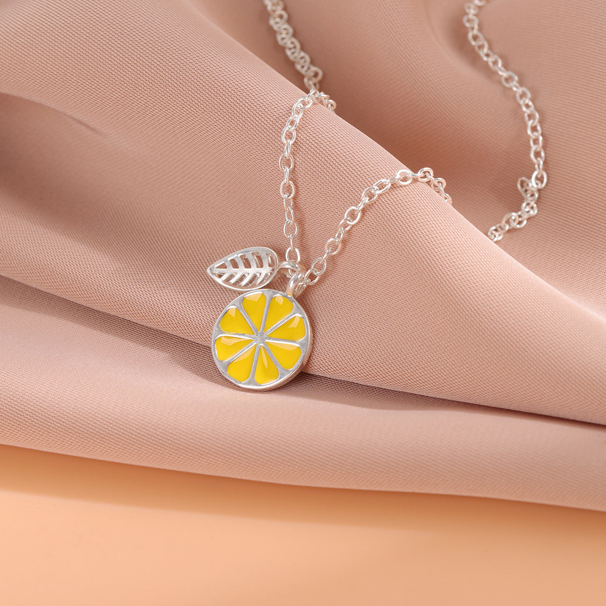 Fresh And Elegant Lemon Fruit Leaf Necklace For Women قلادة أنيقة ومنعشة على شكل ورقة ليمون للنساء