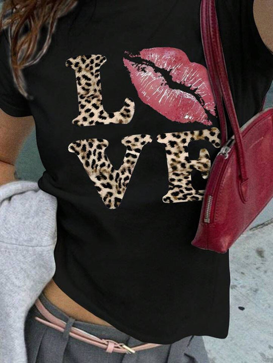 Personalized Street-style Short Crop Top With Letter Print And Short Sleeves بلوزة قصيرة بتصميم عصري مزينة بطبعة حروف وأكمام قصيرة