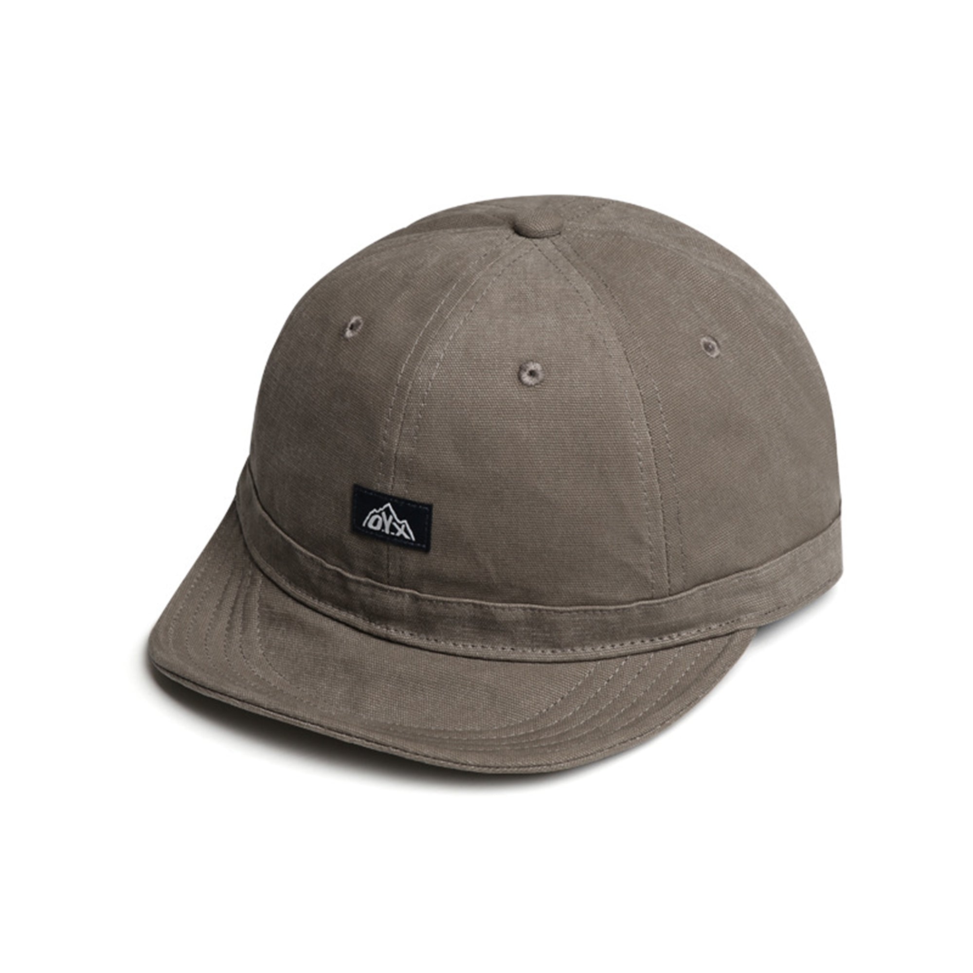 Casual Style Baseball Cap Suitable For Outdoor Outings, Mountain Climbing, Sun Protection, Daily Commuting. قبعة بيسبول رجالية بلون موحد، ذات حافة قصيرة وشعار مخيط، مناسبة للرحلات الخارجية، وتسلق الجبال، والحماية من الشمس، والتنقل اليومي.