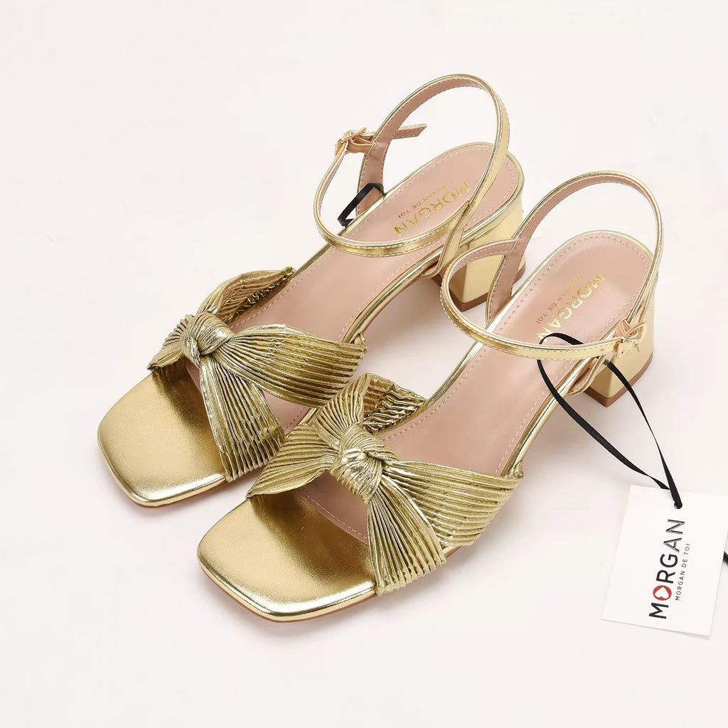 Cross-Strap Knot Square-Toe Mid-Heel Sandals صندل بكعب متوسط ومقدمة مربعة مزينة بعقدة على شكل حزام متقاطع