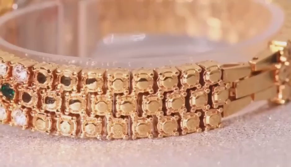 Dial Wine Barrel Type Full Diamond Green Watch ساعة يد خضراء مرصعة بالألماس الكامل، بتصميم برميل نبيذ